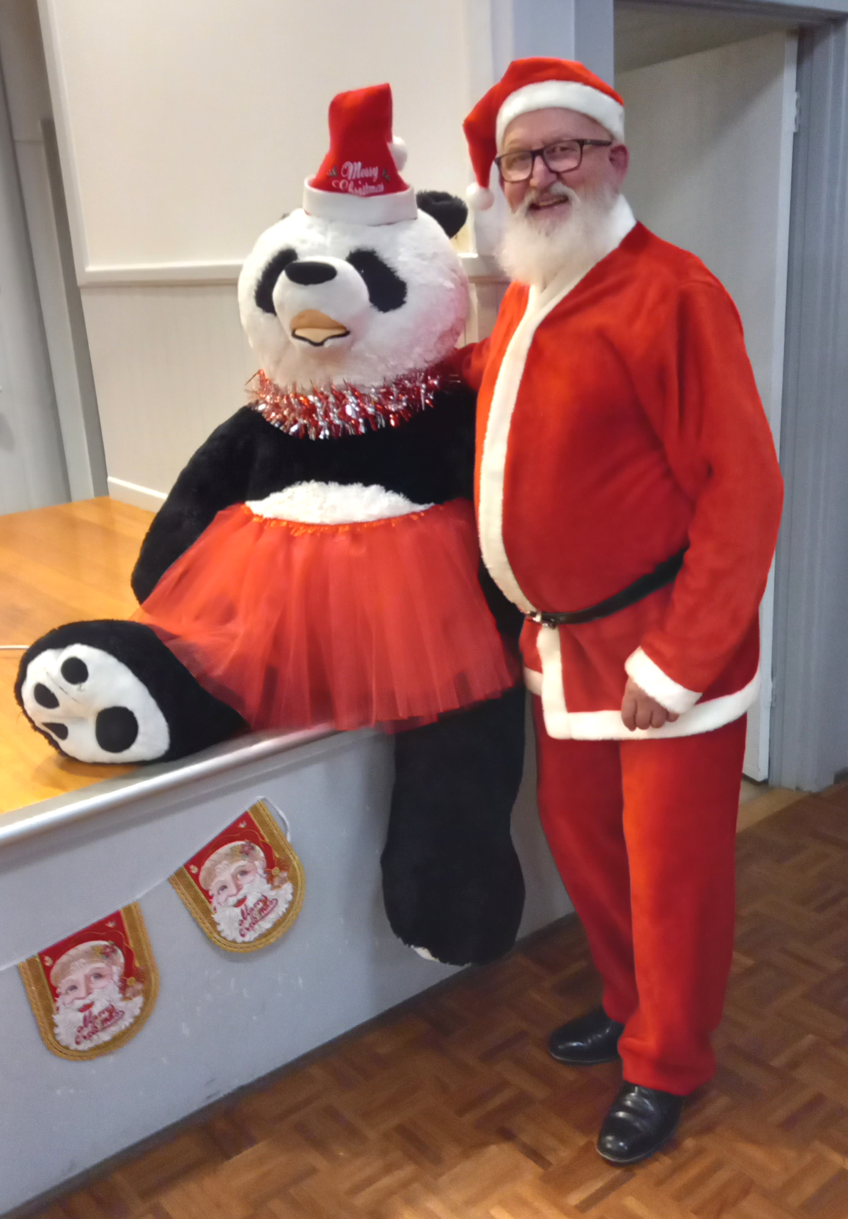 Mrs Panda & Santa